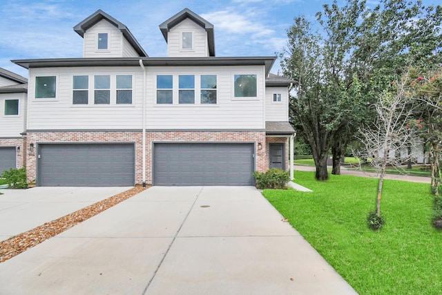 view of front facade featuring a garage and a front lawn