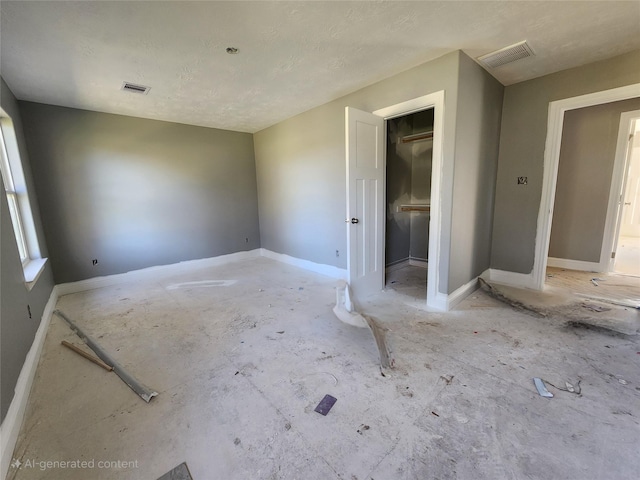 spare room featuring visible vents and baseboards