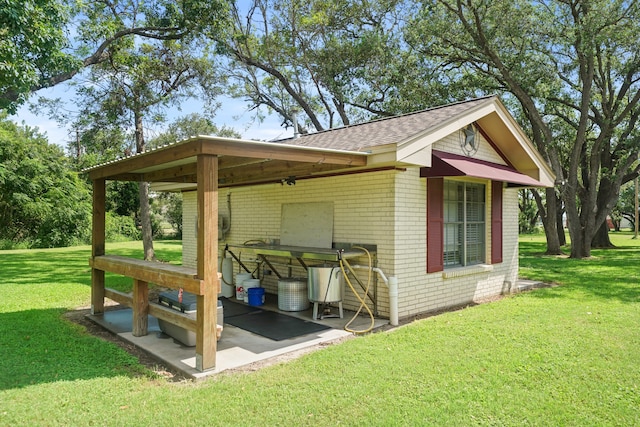 view of outdoor structure featuring a yard