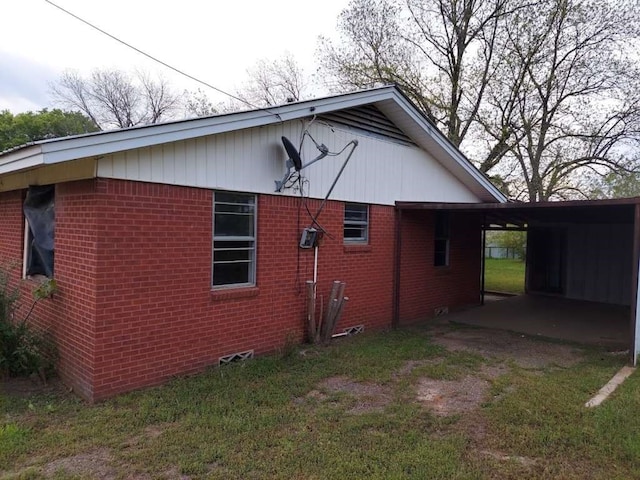 view of side of property featuring a carport