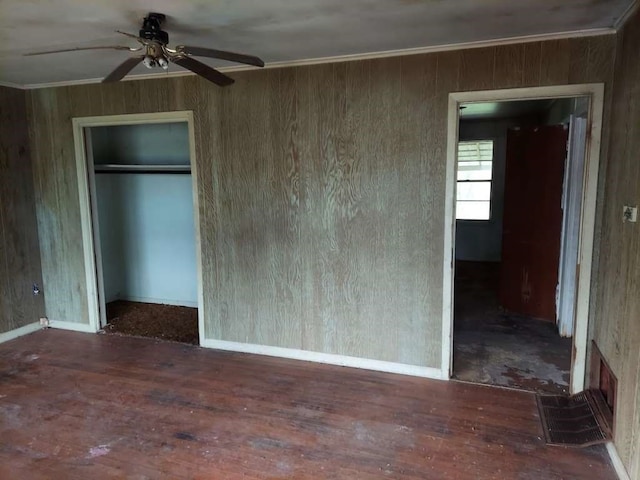 unfurnished bedroom with a closet, ceiling fan, and hardwood / wood-style floors