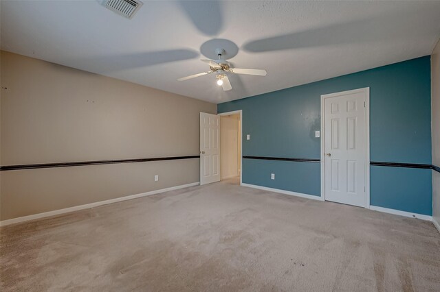 carpeted empty room featuring ceiling fan