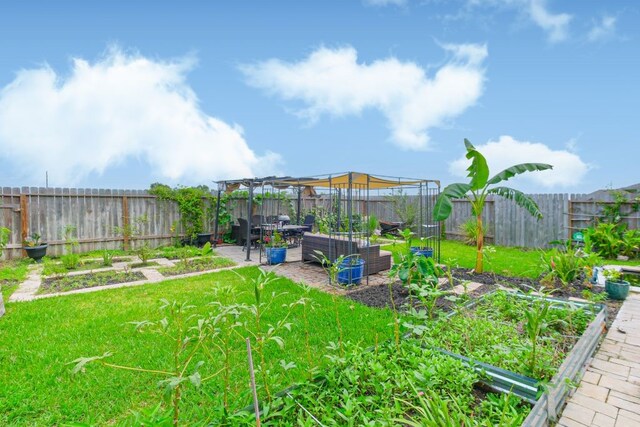 view of yard featuring a patio