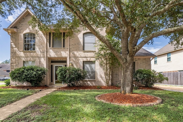 view of front of property with a front yard