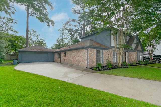 view of front facade featuring a garage and a front yard