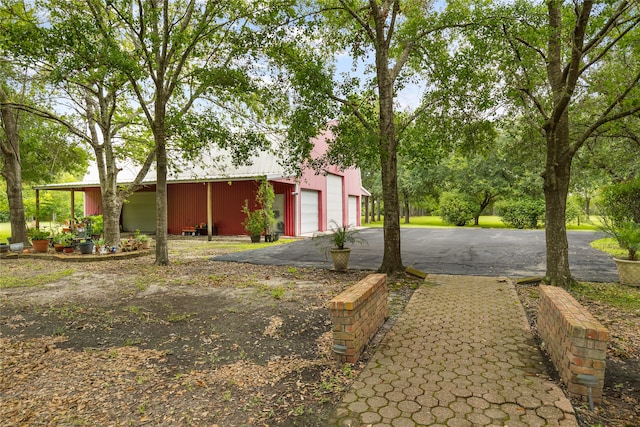 view of yard with a garage