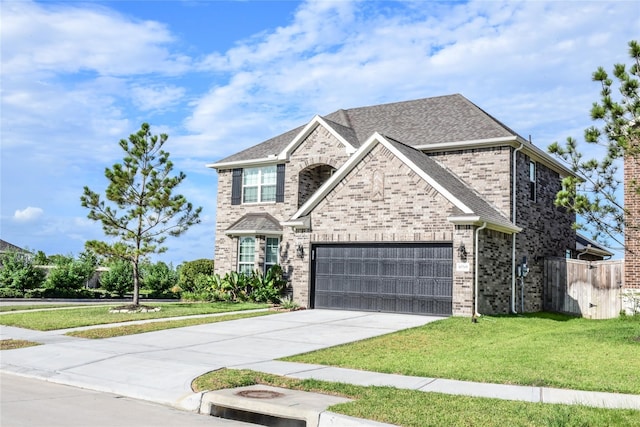 view of front facade featuring a front yard