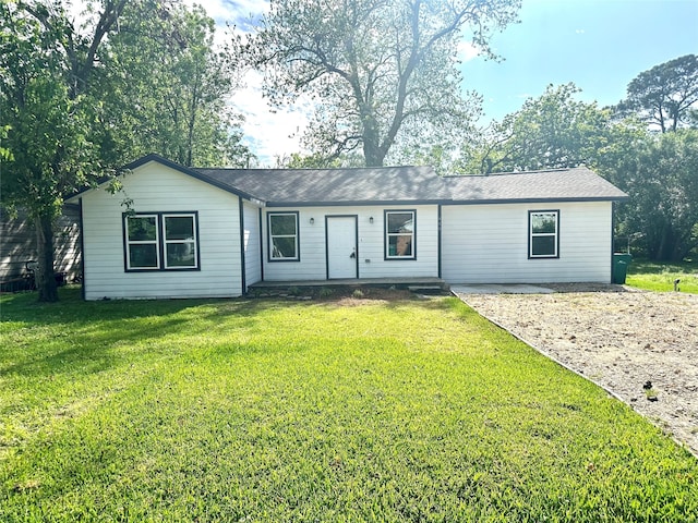 single story home featuring a front yard