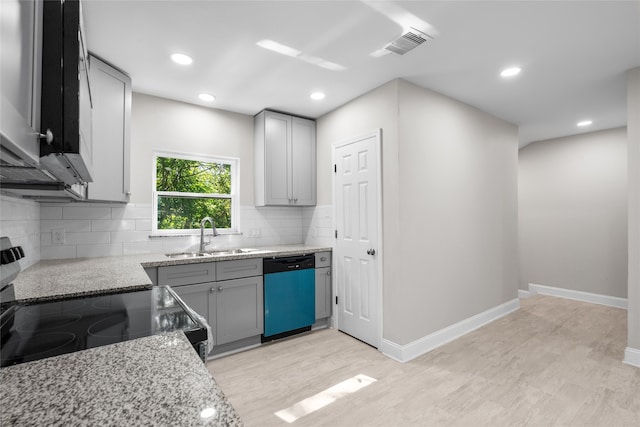 kitchen with decorative backsplash, sink, dishwasher, electric range oven, and gray cabinetry