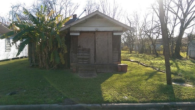 view of outdoor structure with a lawn