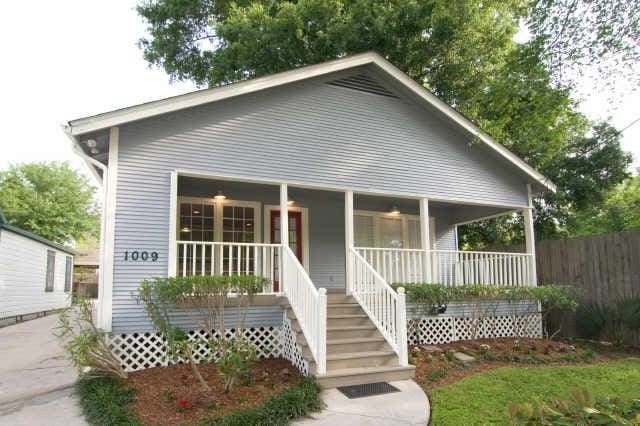 bungalow-style home with covered porch