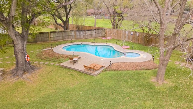 view of swimming pool featuring a yard