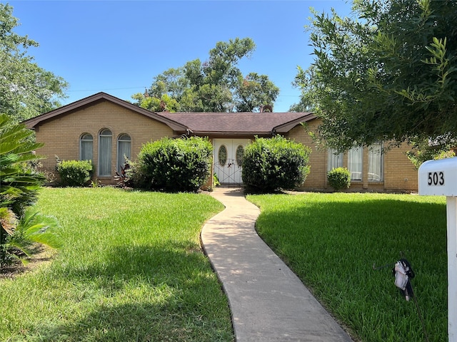 ranch-style home featuring a front yard