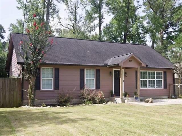 ranch-style home featuring a front yard