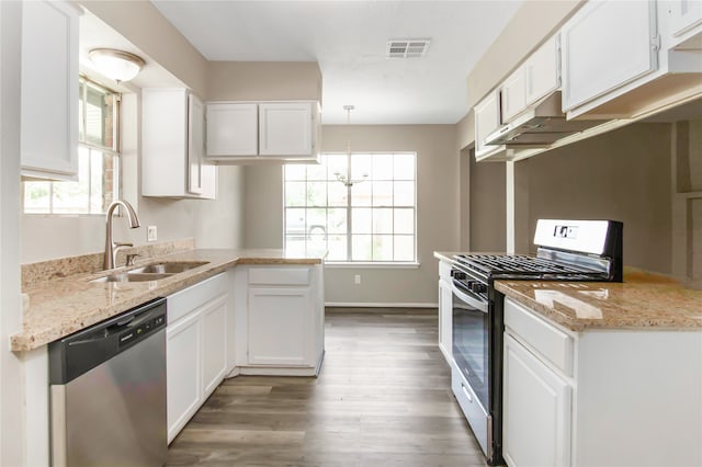 kitchen featuring an inviting chandelier, hardwood / wood-style floors, stainless steel appliances, sink, and white cabinetry