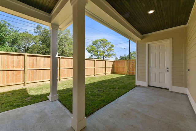 view of yard featuring a patio