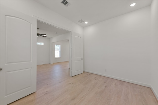 unfurnished room with light hardwood / wood-style floors and ceiling fan