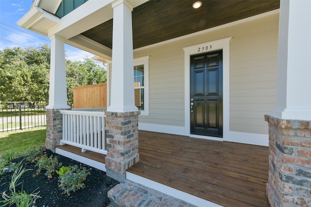 property entrance featuring a porch