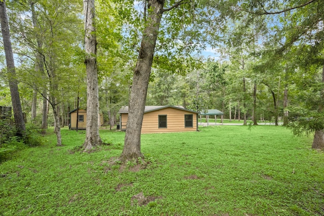 view of yard with a storage shed