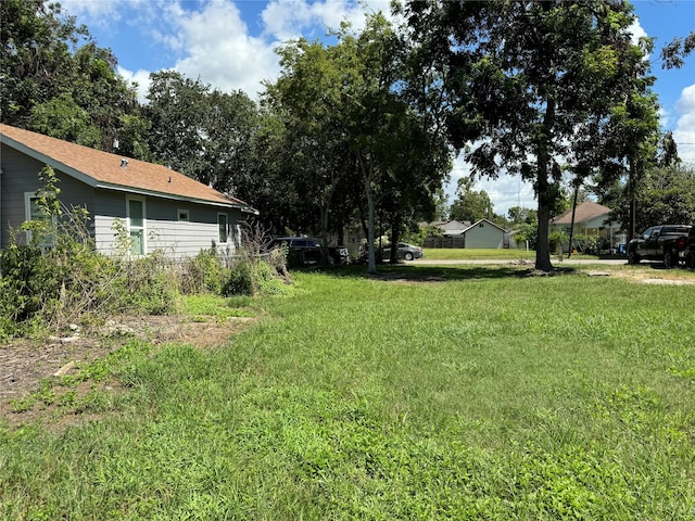 Listing photo 2 for 213 E Adoue St, Baytown TX 77520