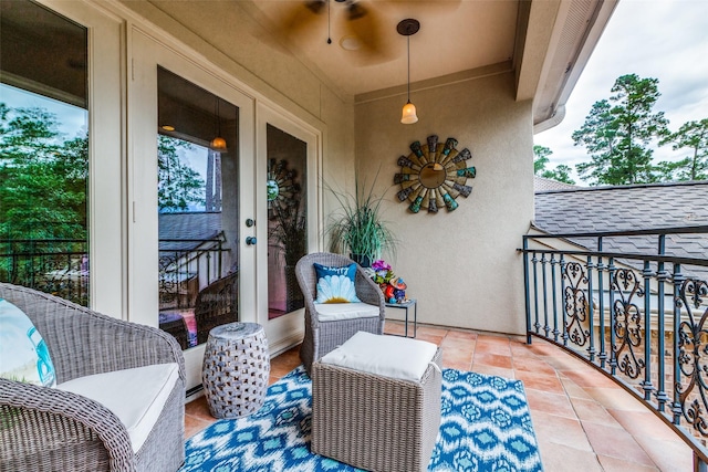 balcony featuring ceiling fan