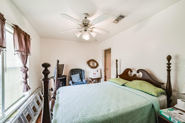 bedroom with ceiling fan