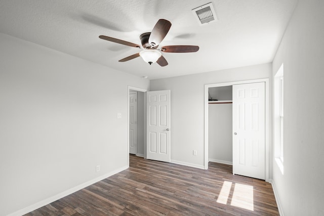 unfurnished bedroom featuring hardwood / wood-style flooring, a textured ceiling, and ceiling fan