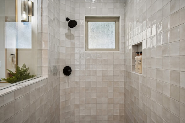 bathroom featuring tiled shower