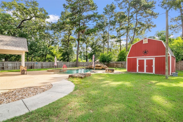 view of yard featuring a fenced in pool and a storage shed