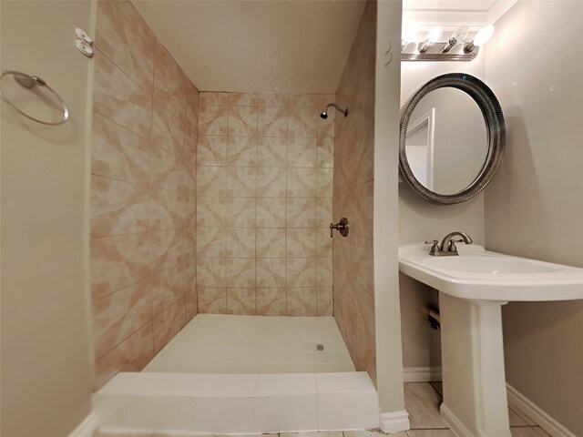 bathroom featuring tiled shower