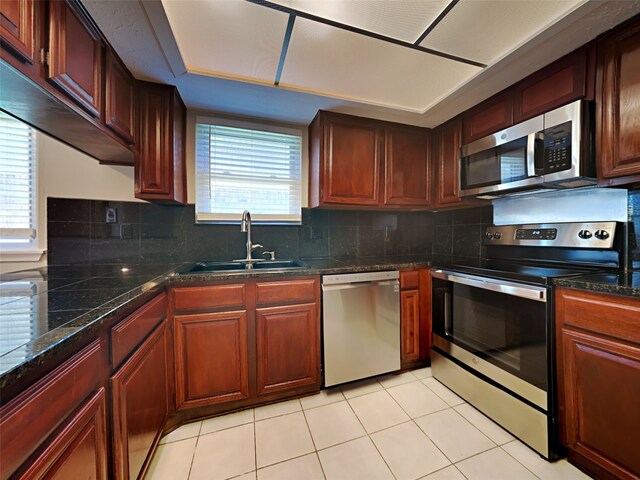 kitchen featuring sink, backsplash, a wealth of natural light, and stainless steel appliances