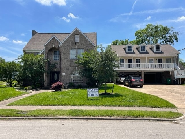 view of front facade with a garage and a front lawn