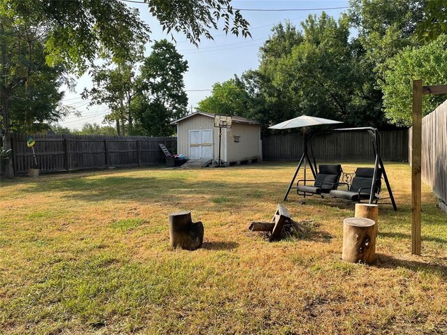 view of yard with a shed