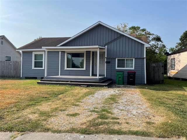 view of front of house featuring a front yard