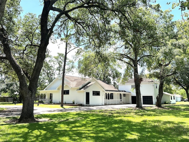 view of front of home with a garage and a front lawn