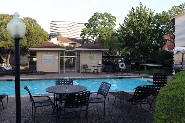 view of swimming pool