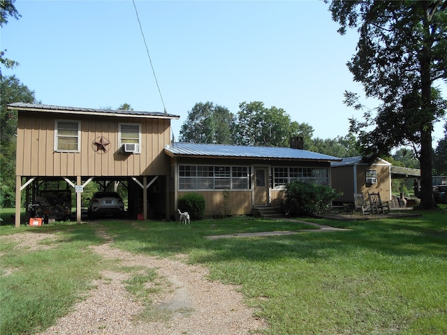 view of front of home featuring a carport and a front lawn