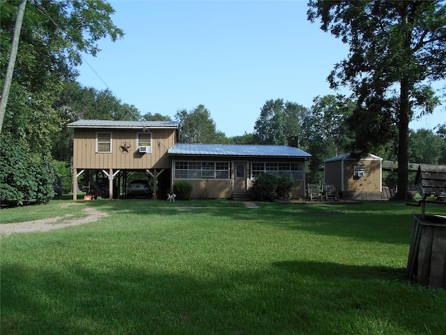 view of front of home featuring a carport and a front lawn