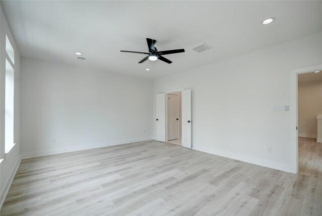 empty room with light hardwood / wood-style flooring and ceiling fan