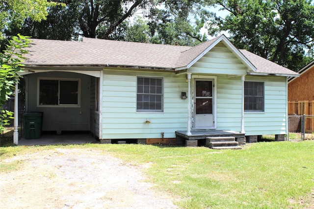 view of front of home featuring a front yard