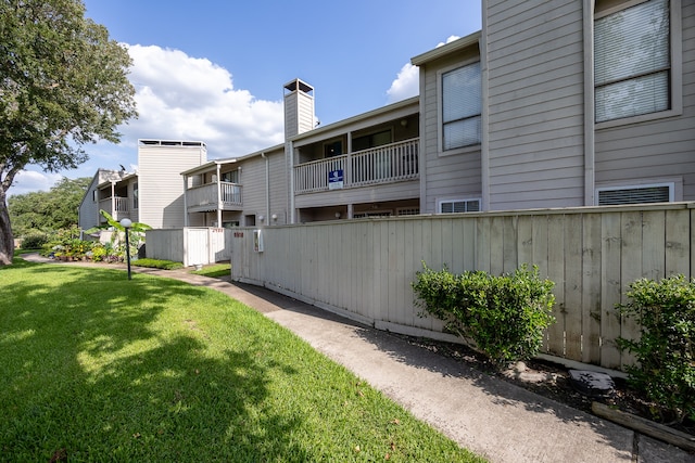 view of yard with a balcony