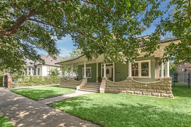 view of front of property featuring a front lawn and covered porch