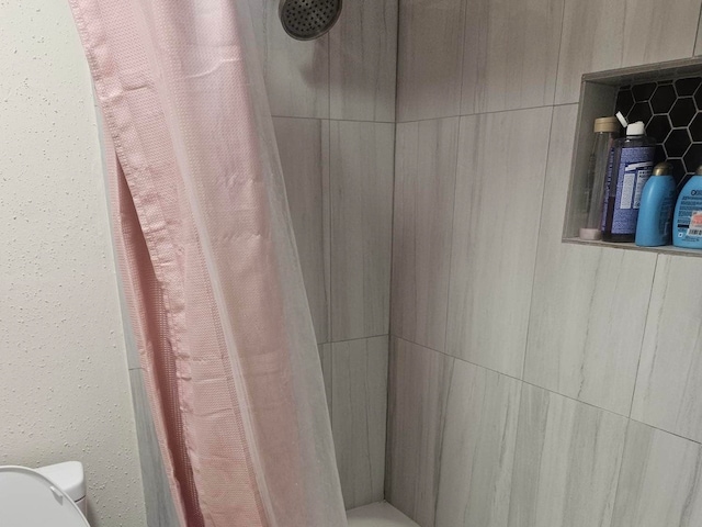 bathroom featuring a shower with curtain