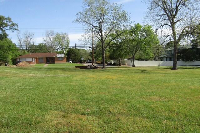 Listing photo 3 for 614 W Church St, Livingston TX 77351