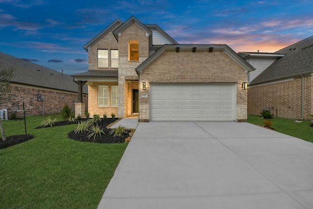 view of front of house featuring a yard