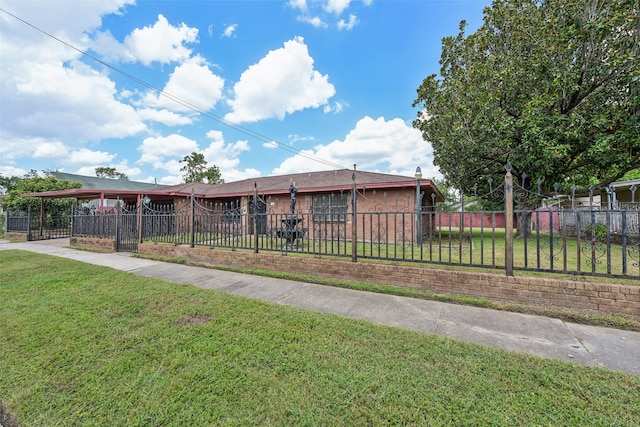 view of front of house featuring a front lawn