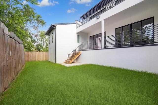 view of yard with a balcony