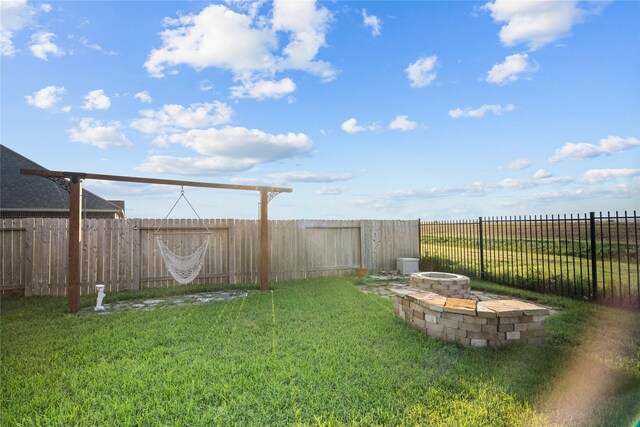 view of yard featuring an outdoor fire pit