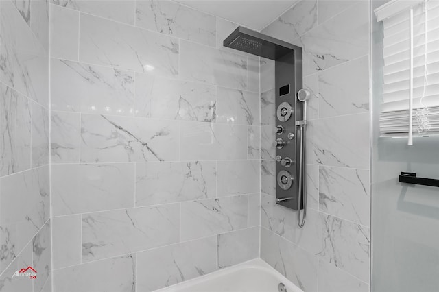 bathroom featuring tiled shower / bath combo