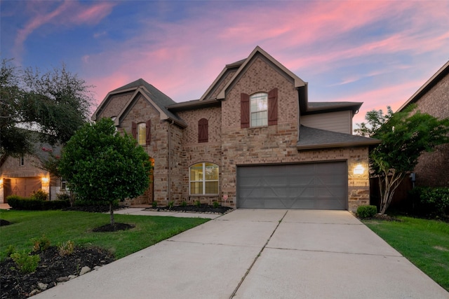 view of front of house featuring a lawn and a garage